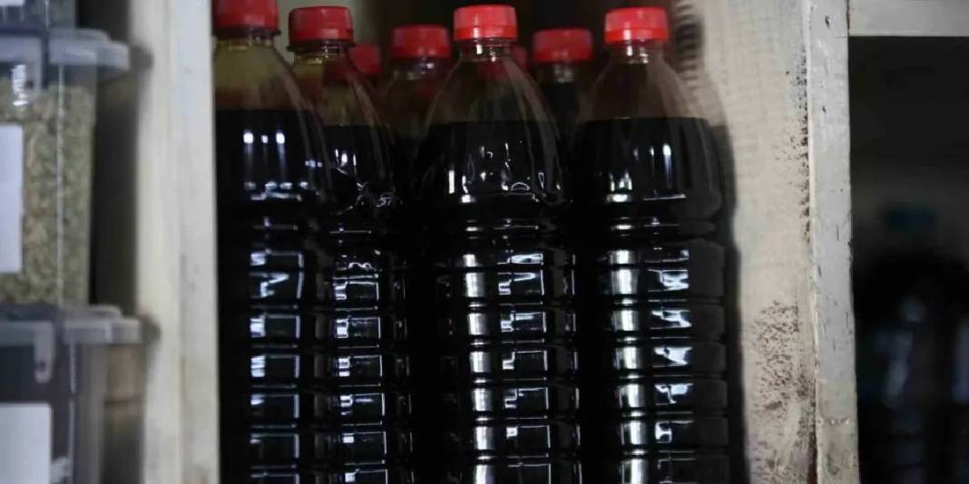 Bin bir zahmetle el emeğiyle üretiliyor! Hem hayvanlara hem insanlara şifa oluyor: Şişesi 200 liradan satılıyor 3